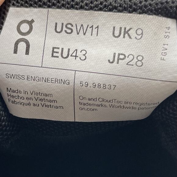 On Cloud 5 Slip On Waterproof Running Shoes Womens Size 11 Gray Athletic Low - Picture 8 of 10